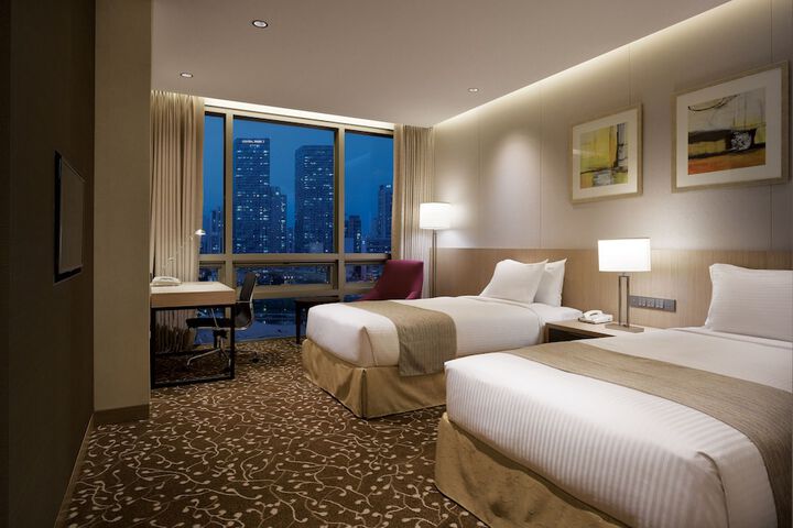 Room 3 of 83