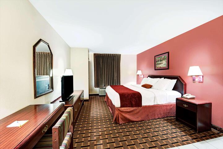 1 King Bed (2 of 16)