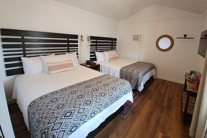 2 Queen Beds Kitchenette (15 of 16)