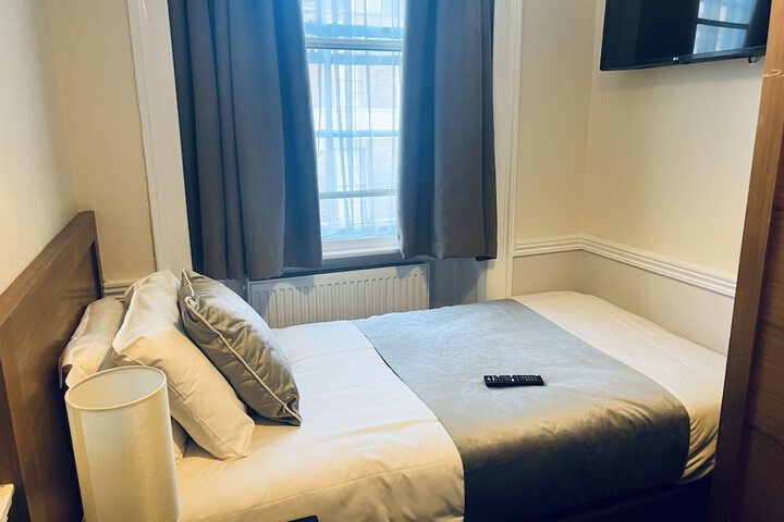 Room 9 of 43