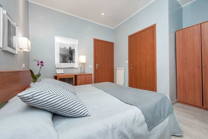 Room 10 of 19