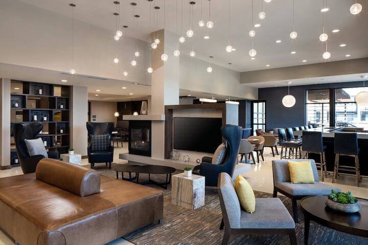 Lobby lounge