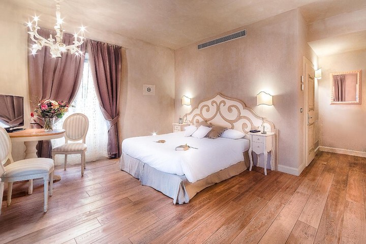 Room 14 of 65