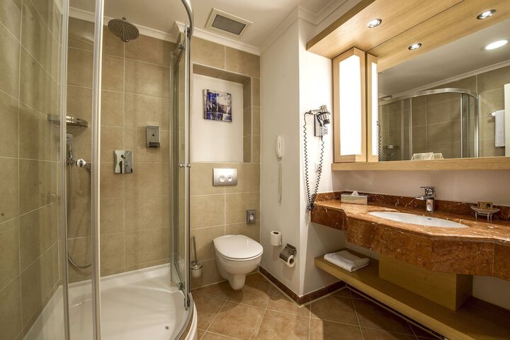 Room 42 of 145
