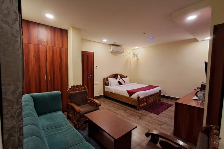 Room 6 of 18