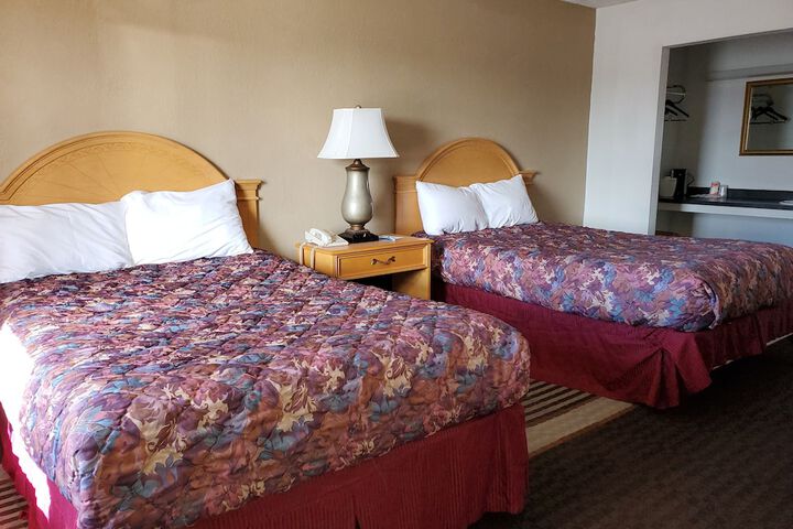 2 Double Beds (9 of 14)