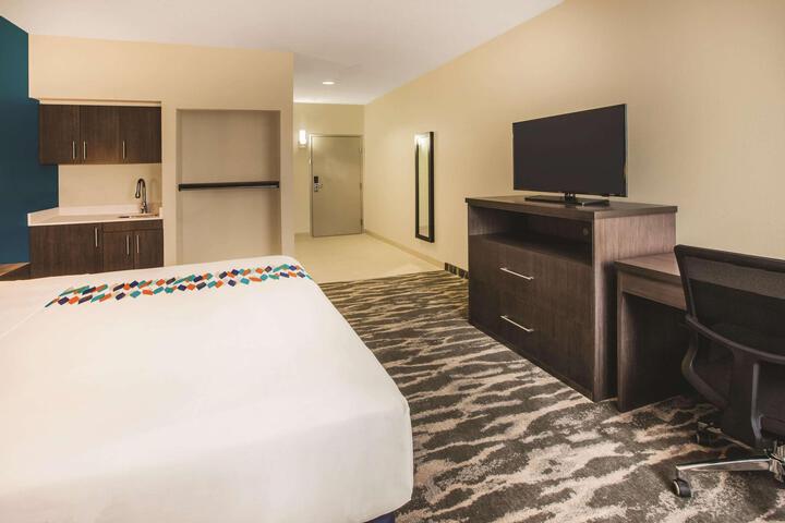 1 King Bed (22 of 23)