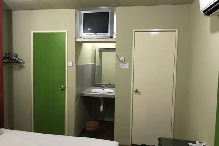 Room 11 of 63