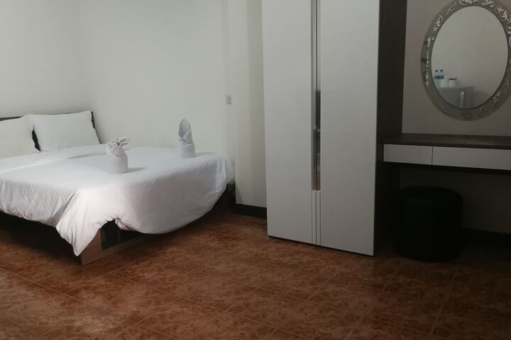 Room 5 of 28