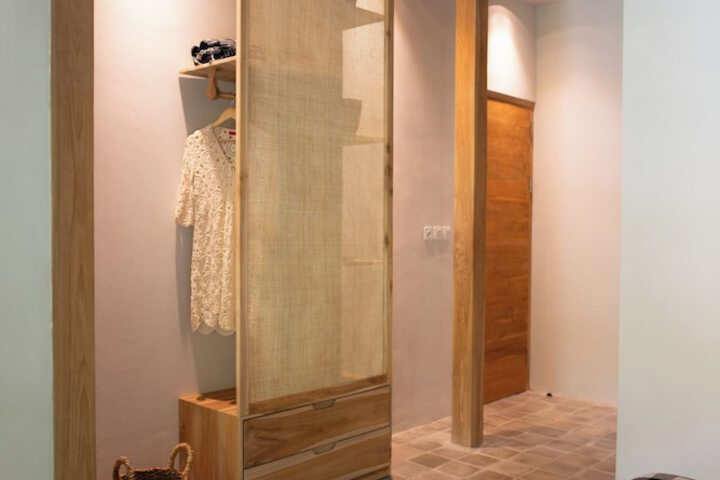 Room 4 of 13
