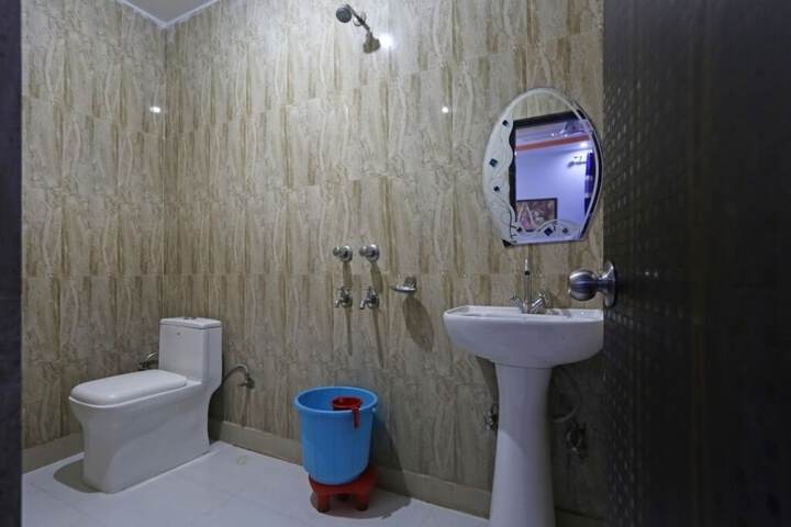 Room 8 of 12