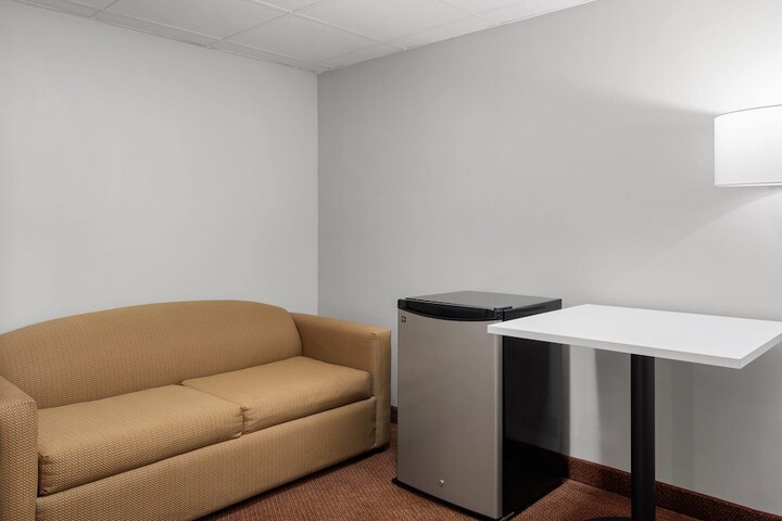Room 14 of 33