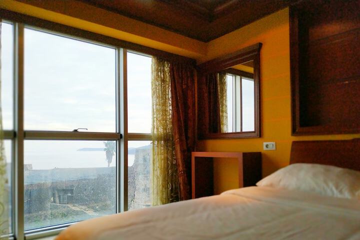 Room 17 of 18