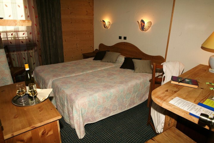 Room 6 of 42