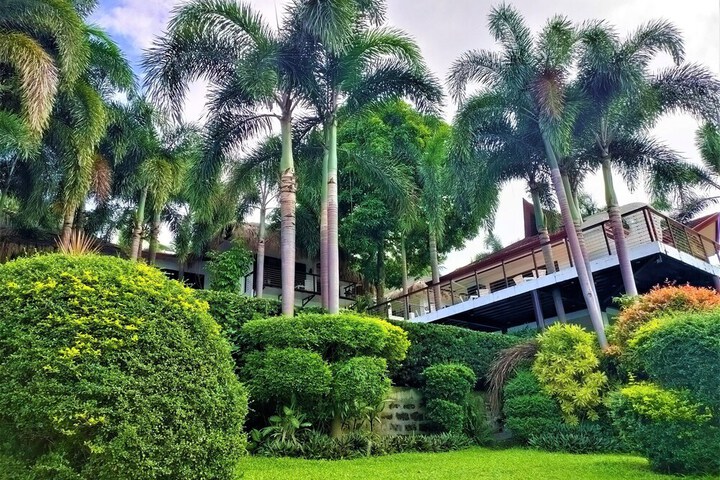 Hotel Exterior 53 of 73