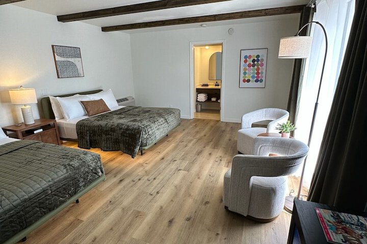 Room 6 of 17
