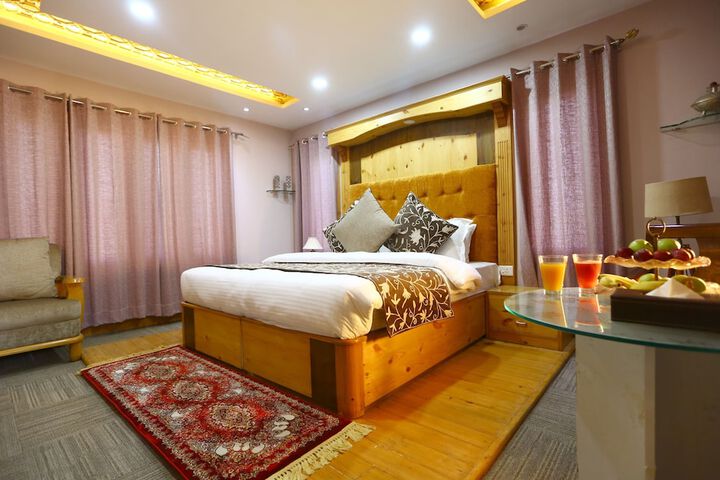 Room 3 of 6