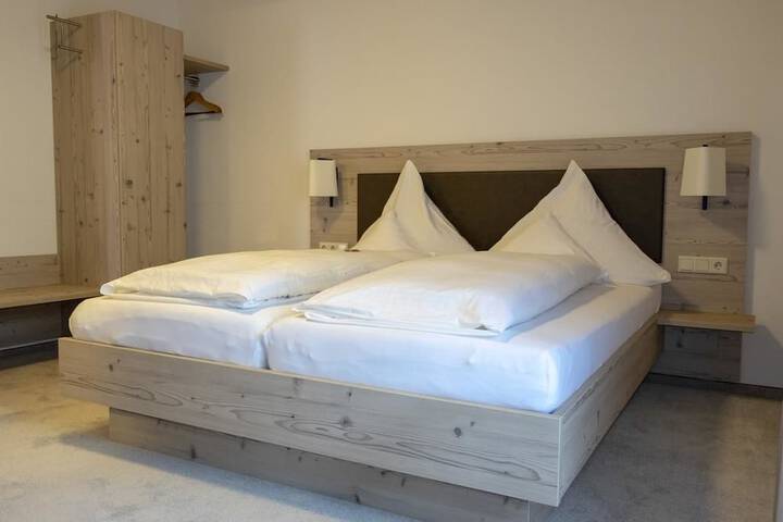 Room 6 of 38