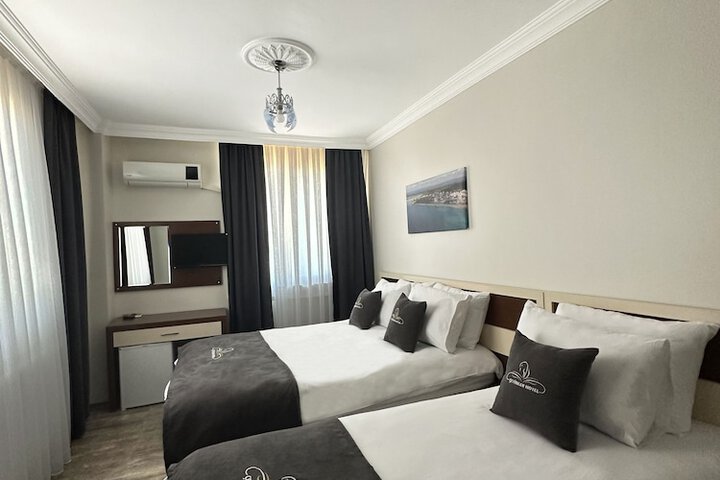 Room 6 of 16