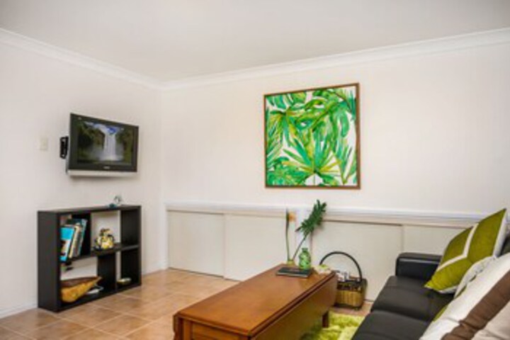 Room 5 of 16