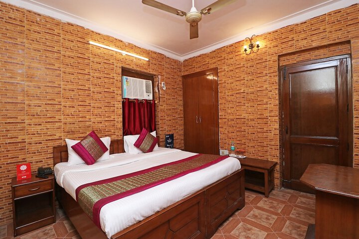 Room 20 of 34