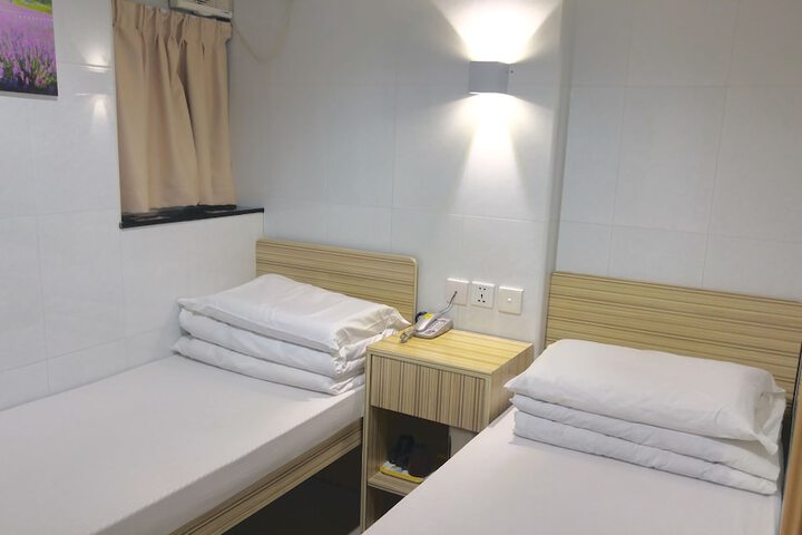 Room 6 of 23