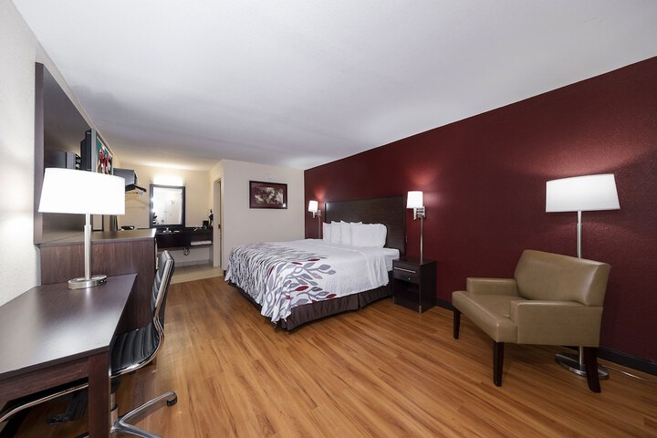 ADA Accessible Superior King with Walk in Shower (17 of 21)