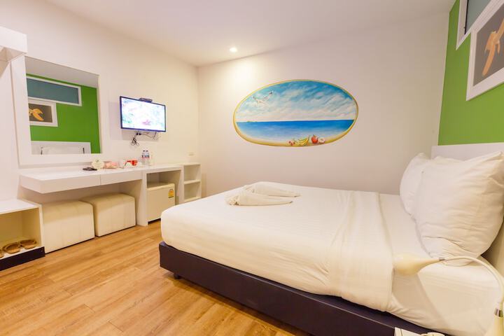 Room 10 of 32