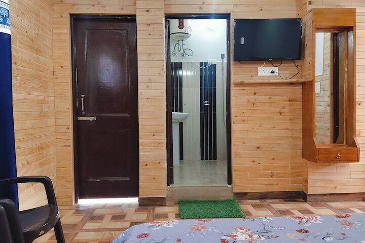 Room 27 of 34