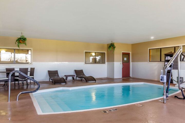 Hotel Pool