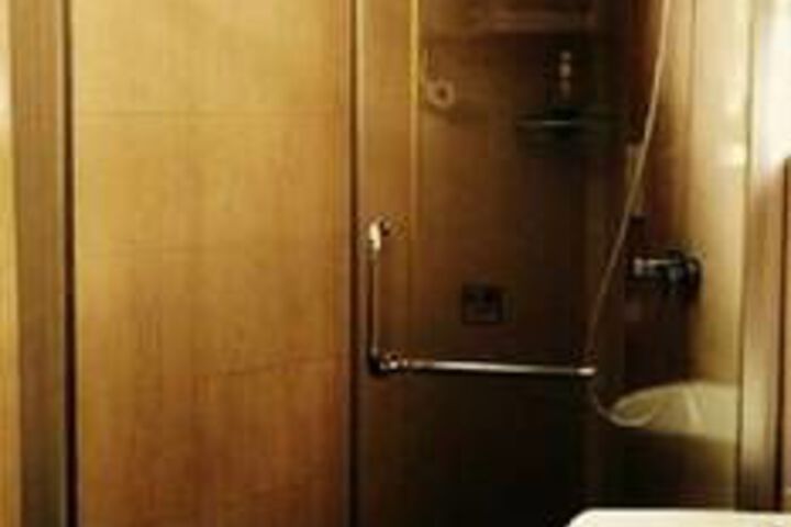 Room 25 of 94