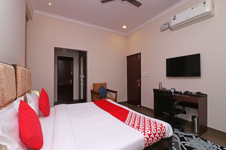 Room 2 of 18