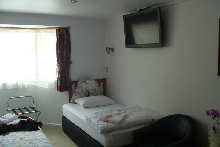 Room 2 of 48