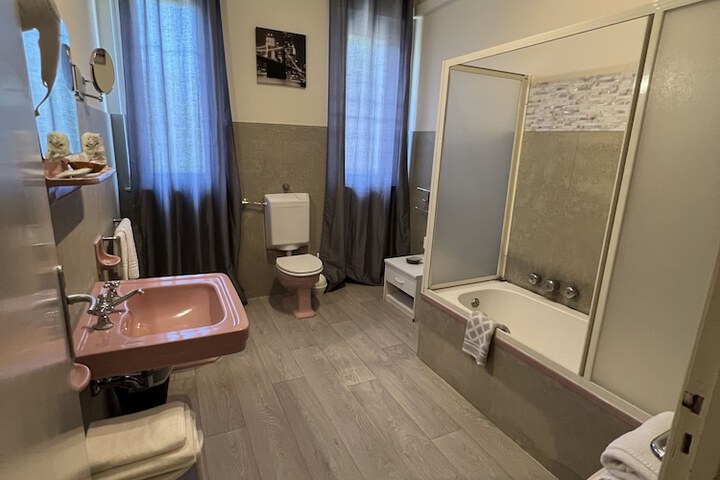 Room 85 of 154