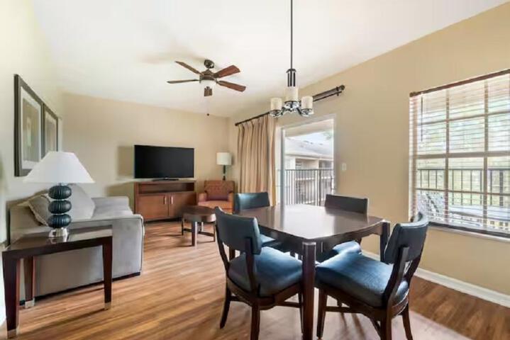 1 Bedroom Plus Suite Queen Bed Sofa Balcony (2 of 20)