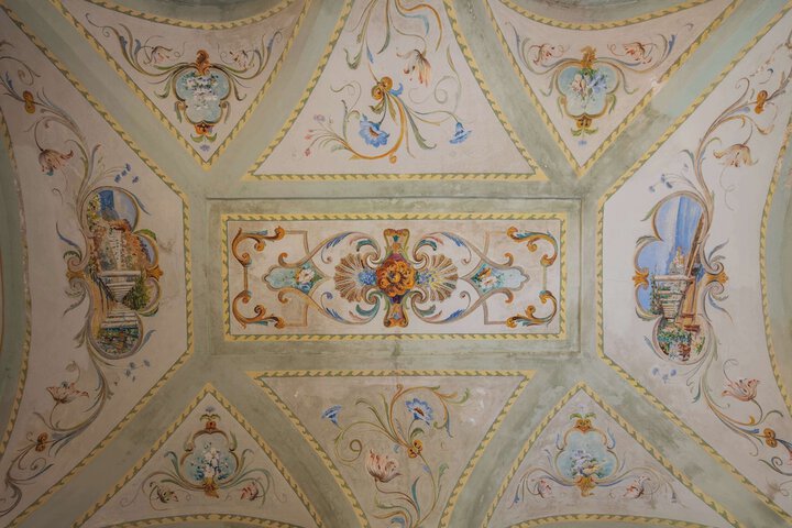 Room 15 of 93