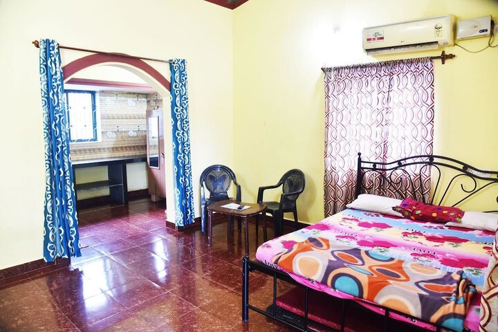 Room 3 of 8