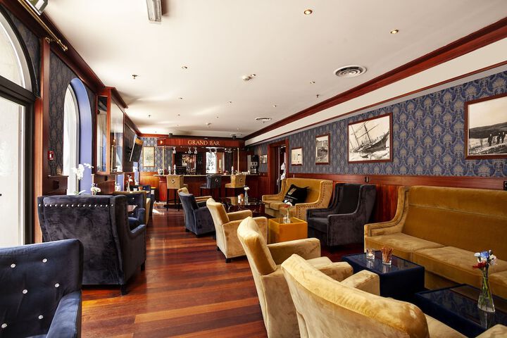 Lounge 45 of 50