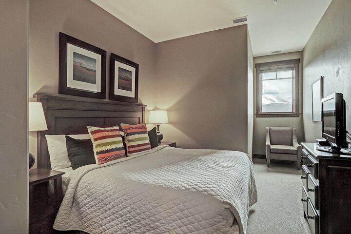 Room 30 of 137