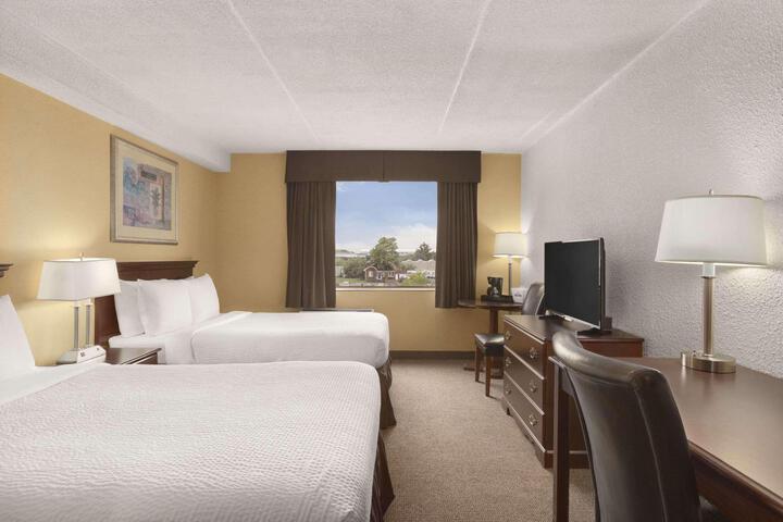 1 King Bed (1 of 14)
