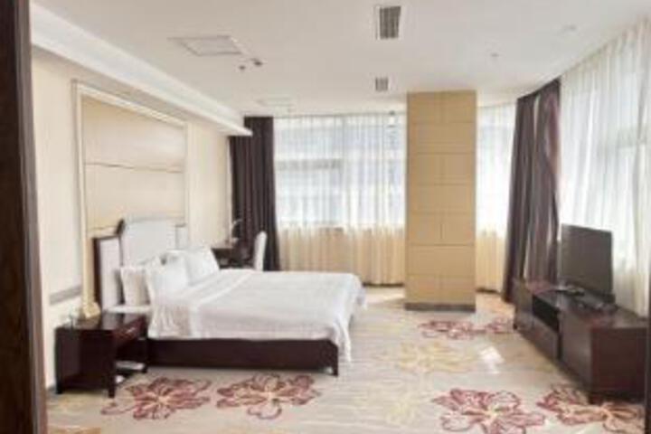 Room 7 of 8