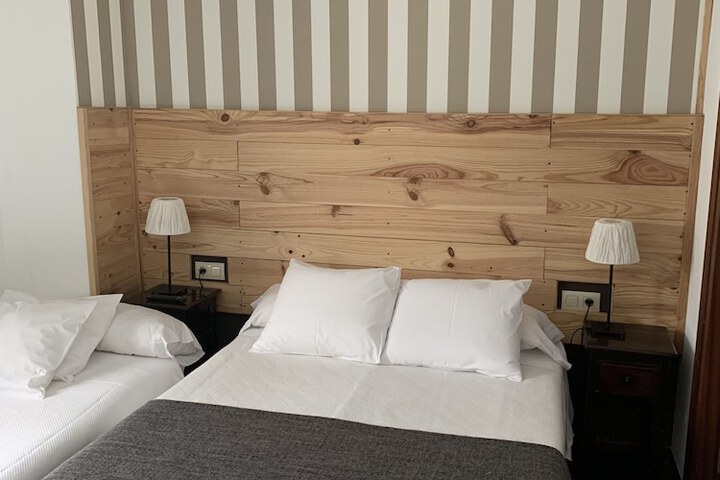 Room 4 of 16