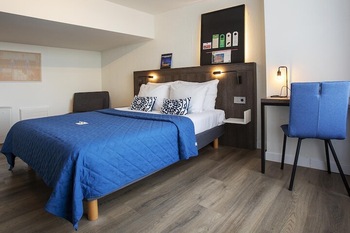 Room 10 of 35