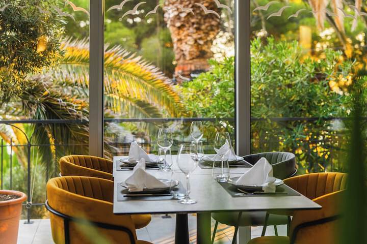 Dining 79 of 131