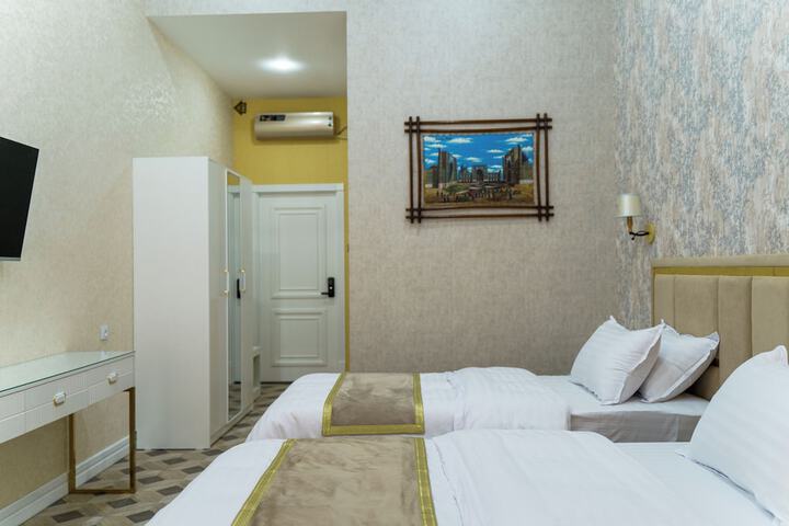 Room 32 of 48