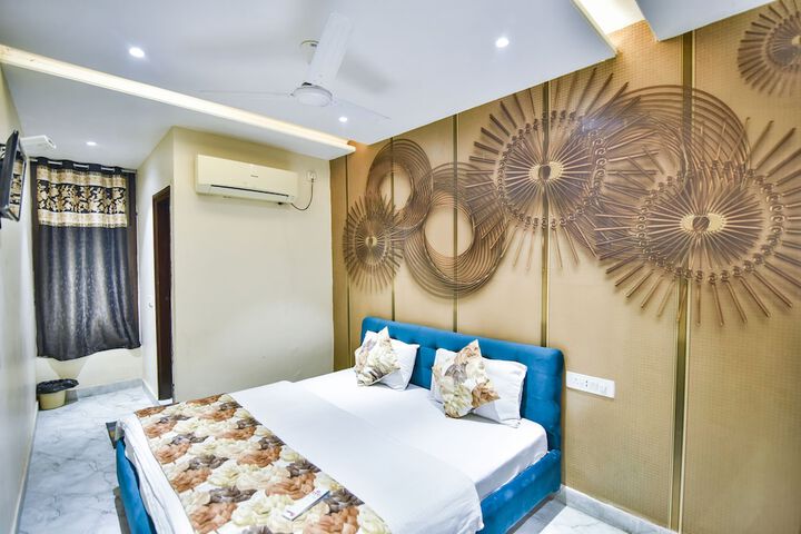 Room 6 of 24