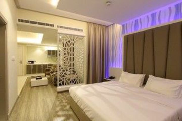 Room 9 of 28