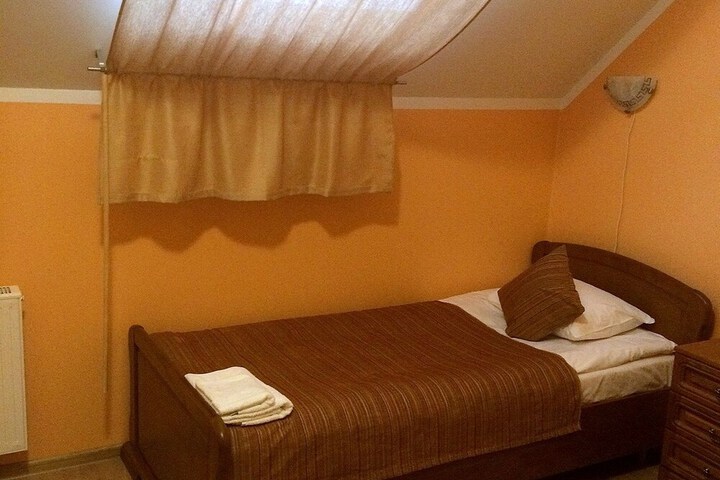 Room 3 of 34