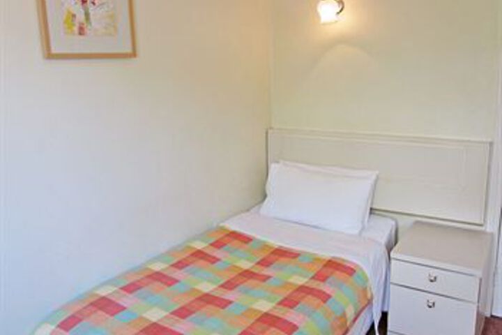 Room 4 of 12