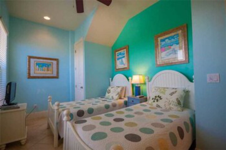 Room 32 of 37